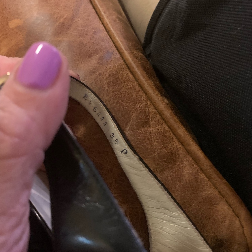 Yves Saint Laurent Black leather pumps - Picture 13 of 14
